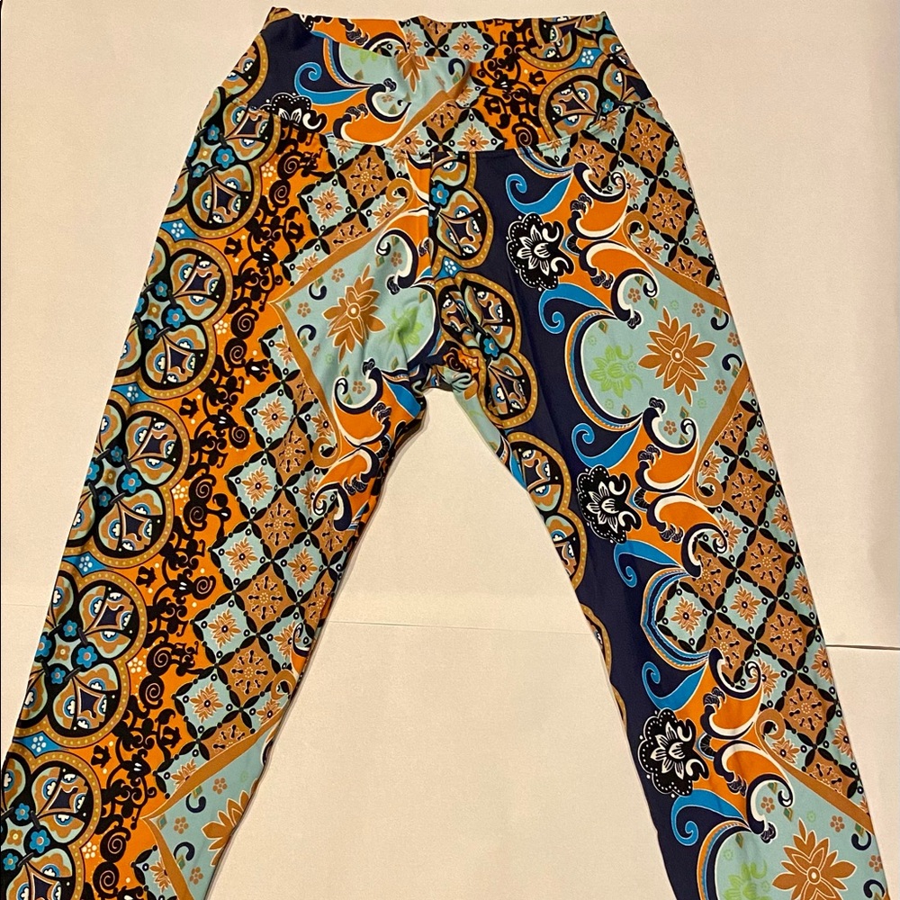 Líquido 7/8 legging bottom. In EUC. Buttery soft breathable fabric.